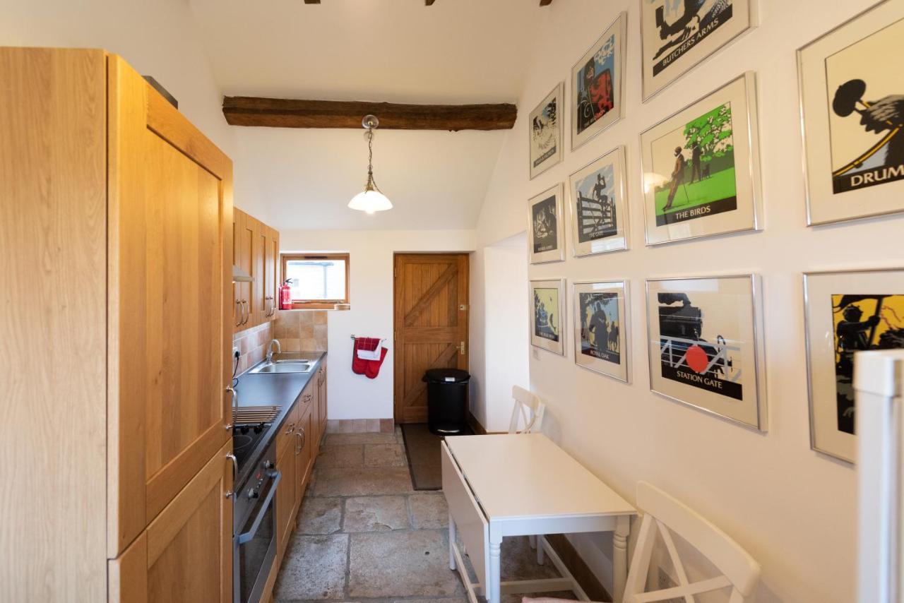 Villa Whitley Coach House Exterior foto
