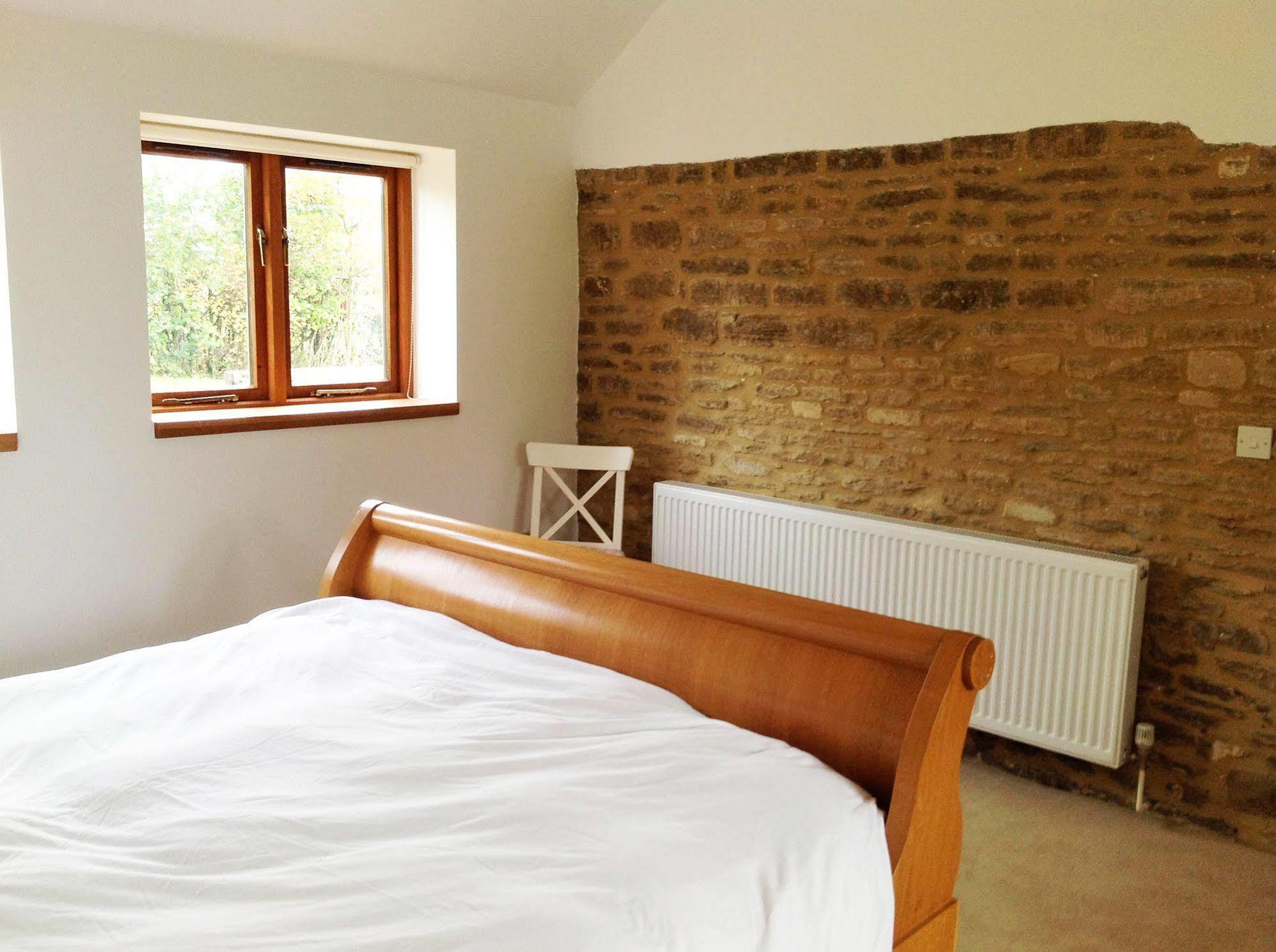 Villa Whitley Coach House Exterior foto